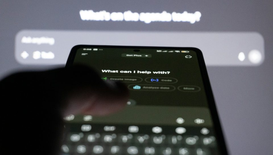 Typing a prompt to an AI assistant on a phone